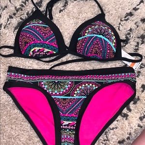 triangle swim suit top (M), bikini bottoms (S)
